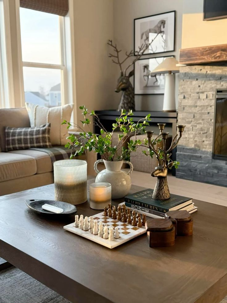 iniature-chess-set-and-candles-on-a-cozy-winter-coffee-table