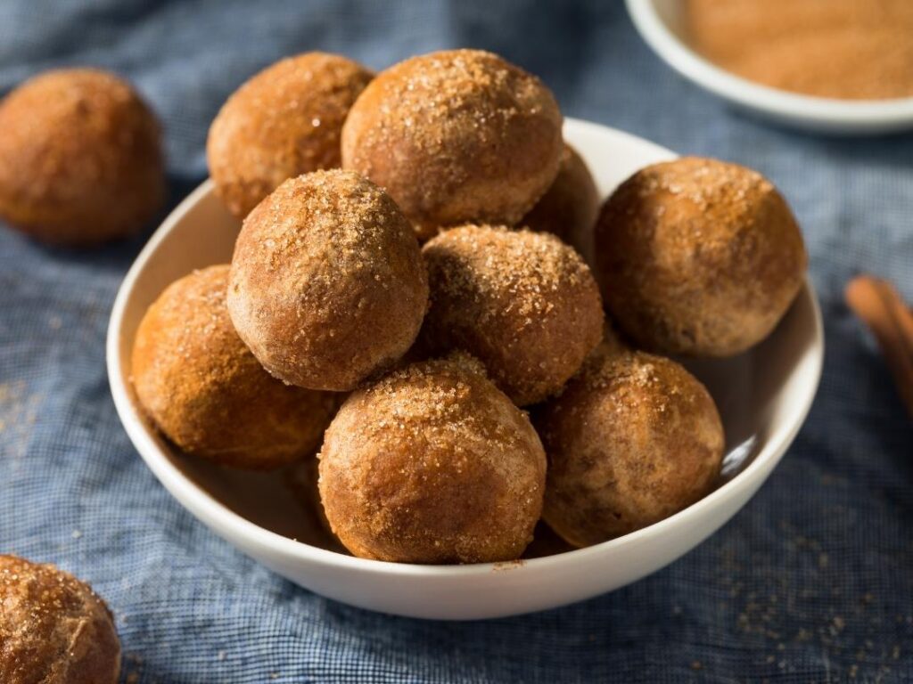 Bowls-filled-with-golden-cinnamon-sugar-donut-bites-for-holiday-snacking