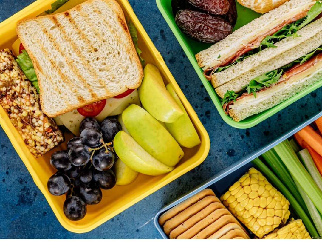 back-to-school-lunch-ideas-for-kids-with-sandwich-fruit-and-snack-box