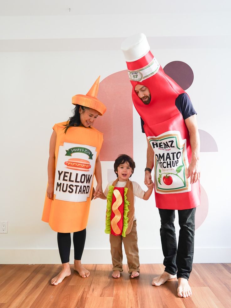 family-dressed-in-condiment-costumes-as-yellow-mustard-hot-dog-and-tomato-ketchup