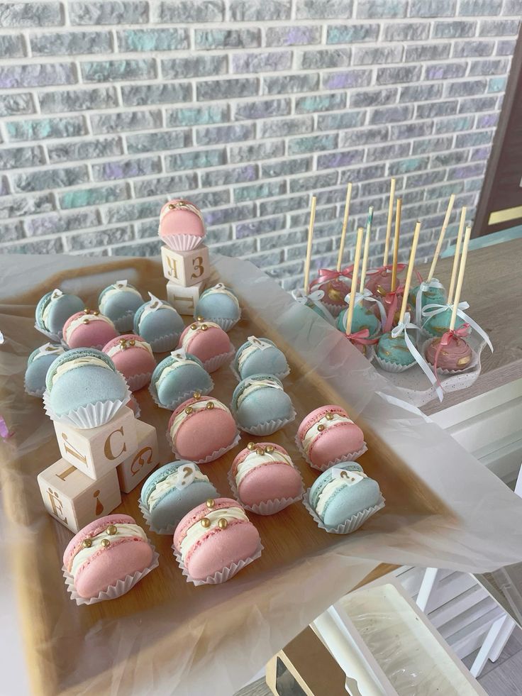 pastel-pink-and-blue-macarons-and-cake-pops-dessert-platter