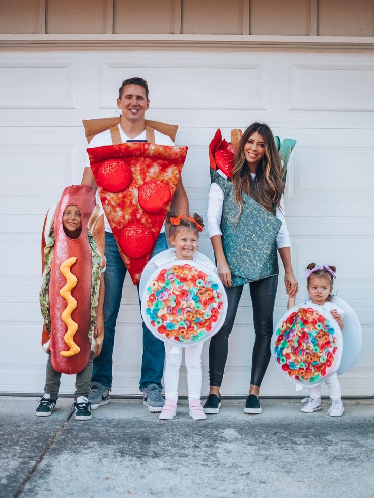 family-dressed-in-fast-food-costumes-as-pepperoni-pizza-hot-dog-french-fries-and-cereal-bowls