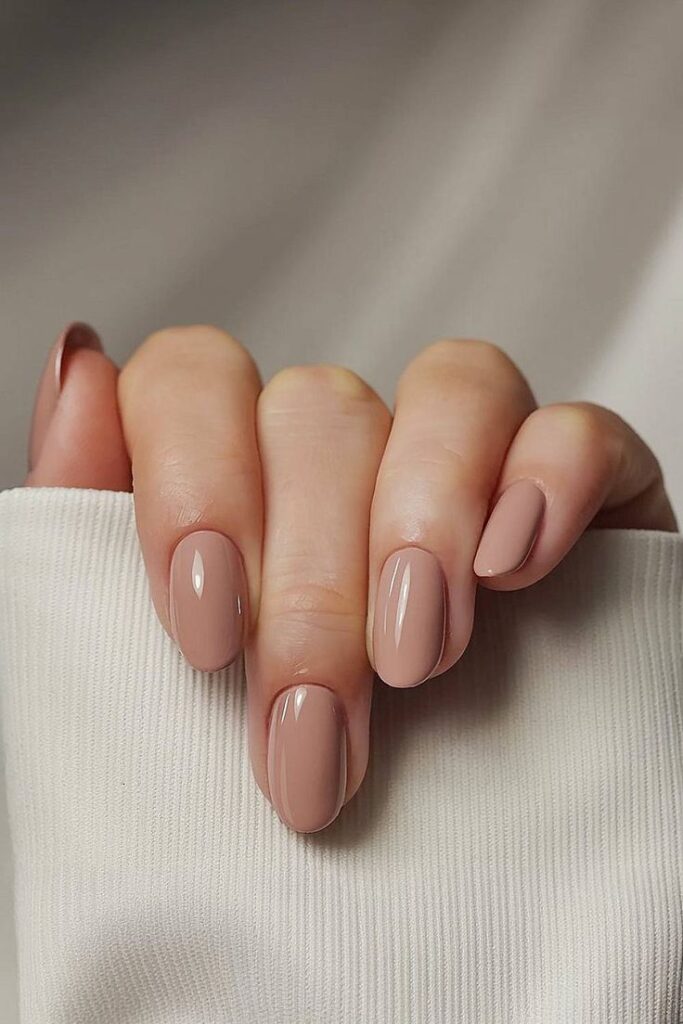short-nude-wedding-nails-for-bride-fall-elegant-nails
