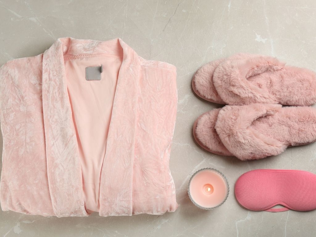 pink-plush-velvet-bathrobe-fuzzy-slippers-gift-set-flat