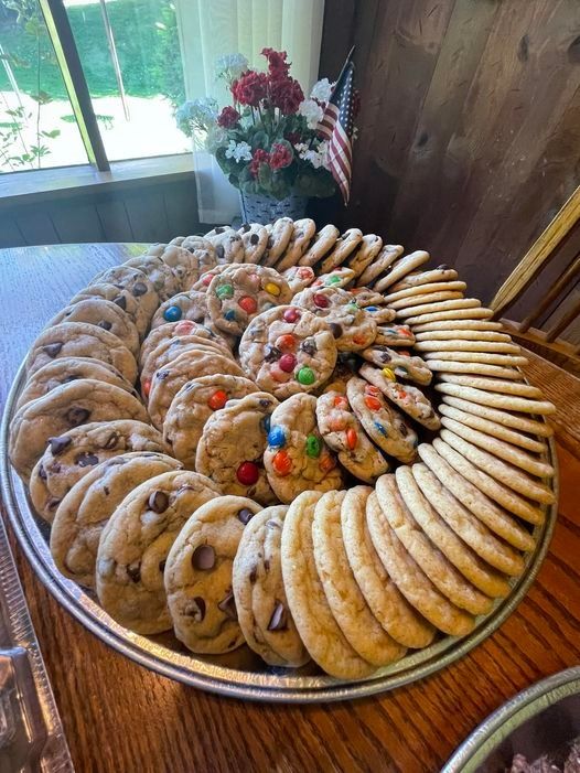 large-assorted-bakery-cookie-tray-with-chocolate-chip-and-m-and-m-cookies