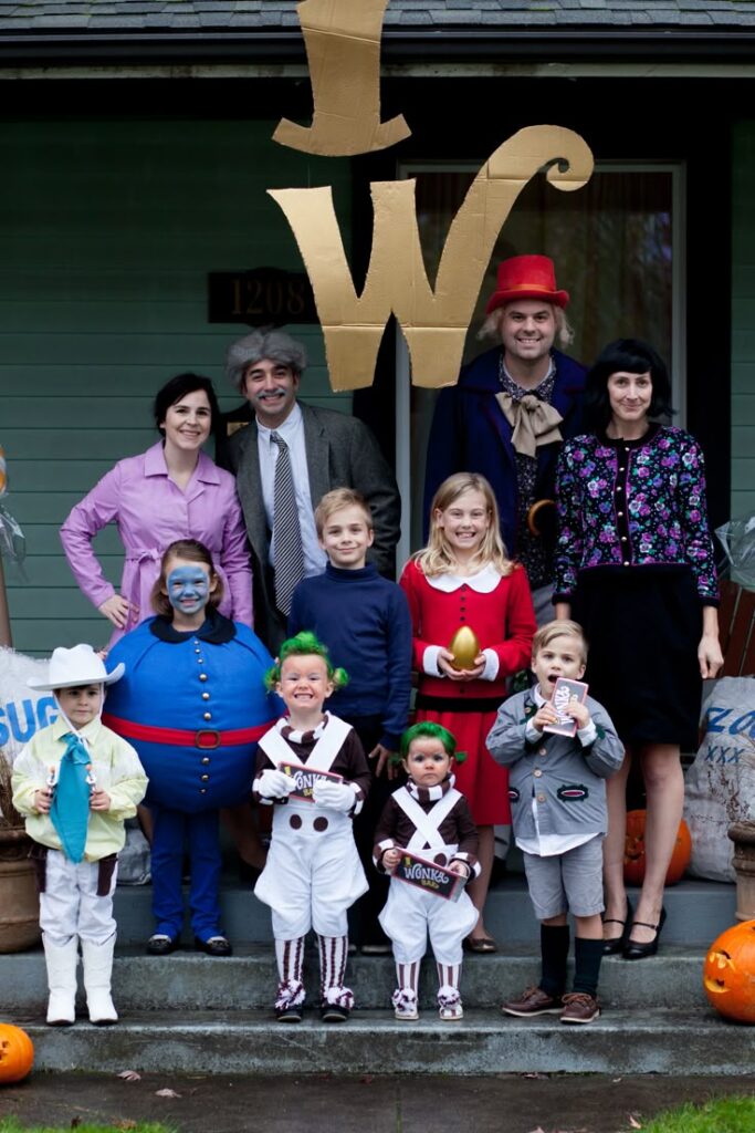 willy-wonka-family-costume-with-charlie-bucket-grandpa-joe-and-oompa-loompas-for-Halloween-Costume-Ideas-for-Family