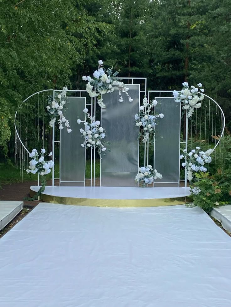 modern-acrylic-and-lucite-panel-wedding-arch-with-white-and-blue-floral-arrangements